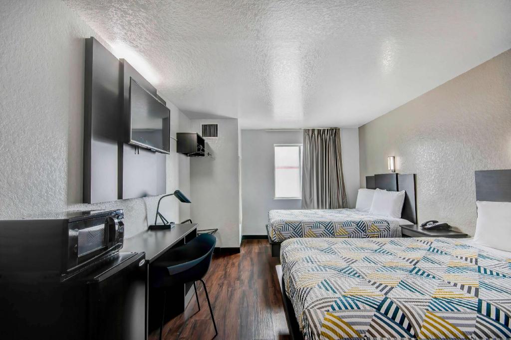 2 Queen Beds - Smoking, Micfridge