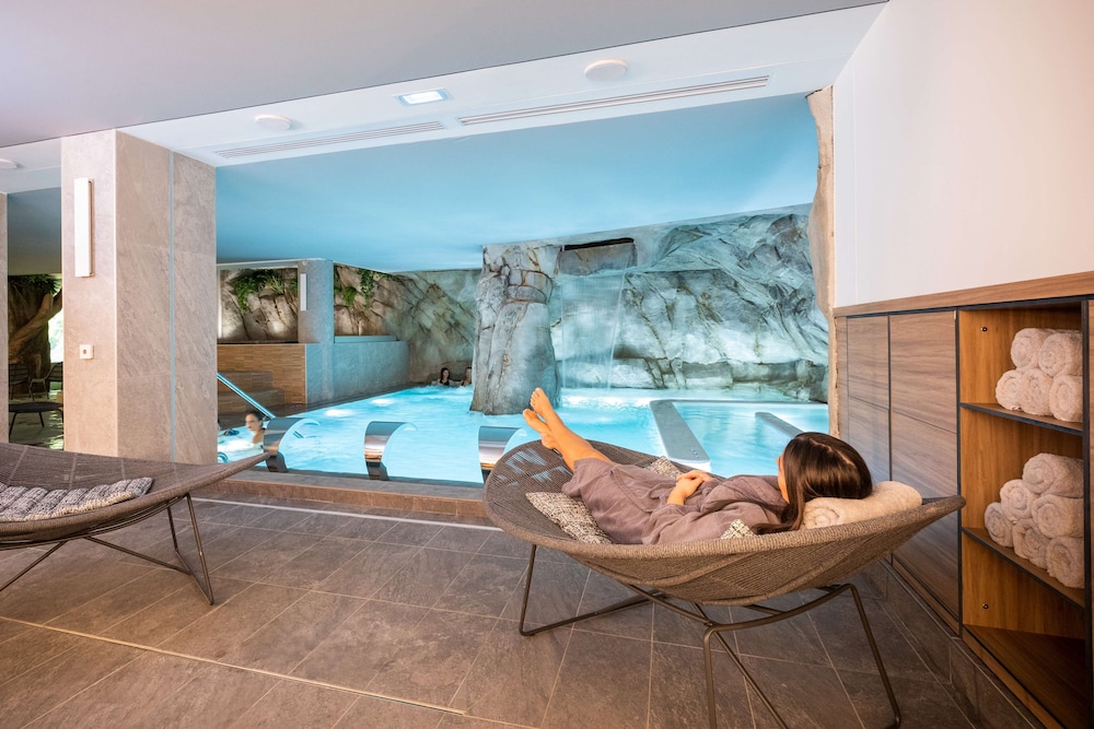 swimming pool spa