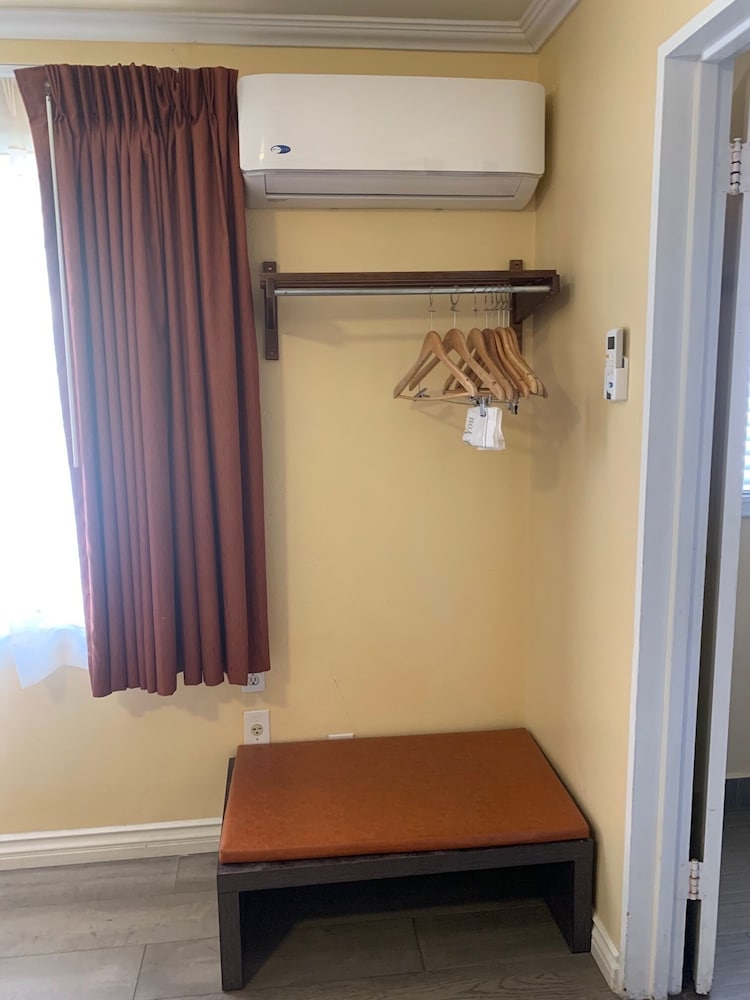 Oasis Inn & Suites 12/50