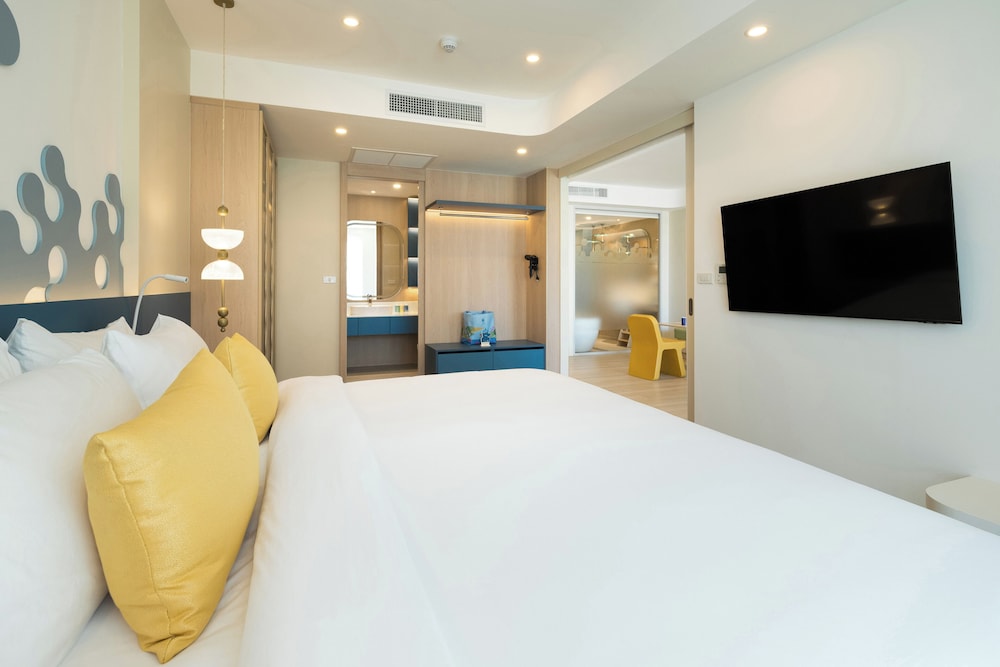 2 BEDROOMS, TEEN, SUITE