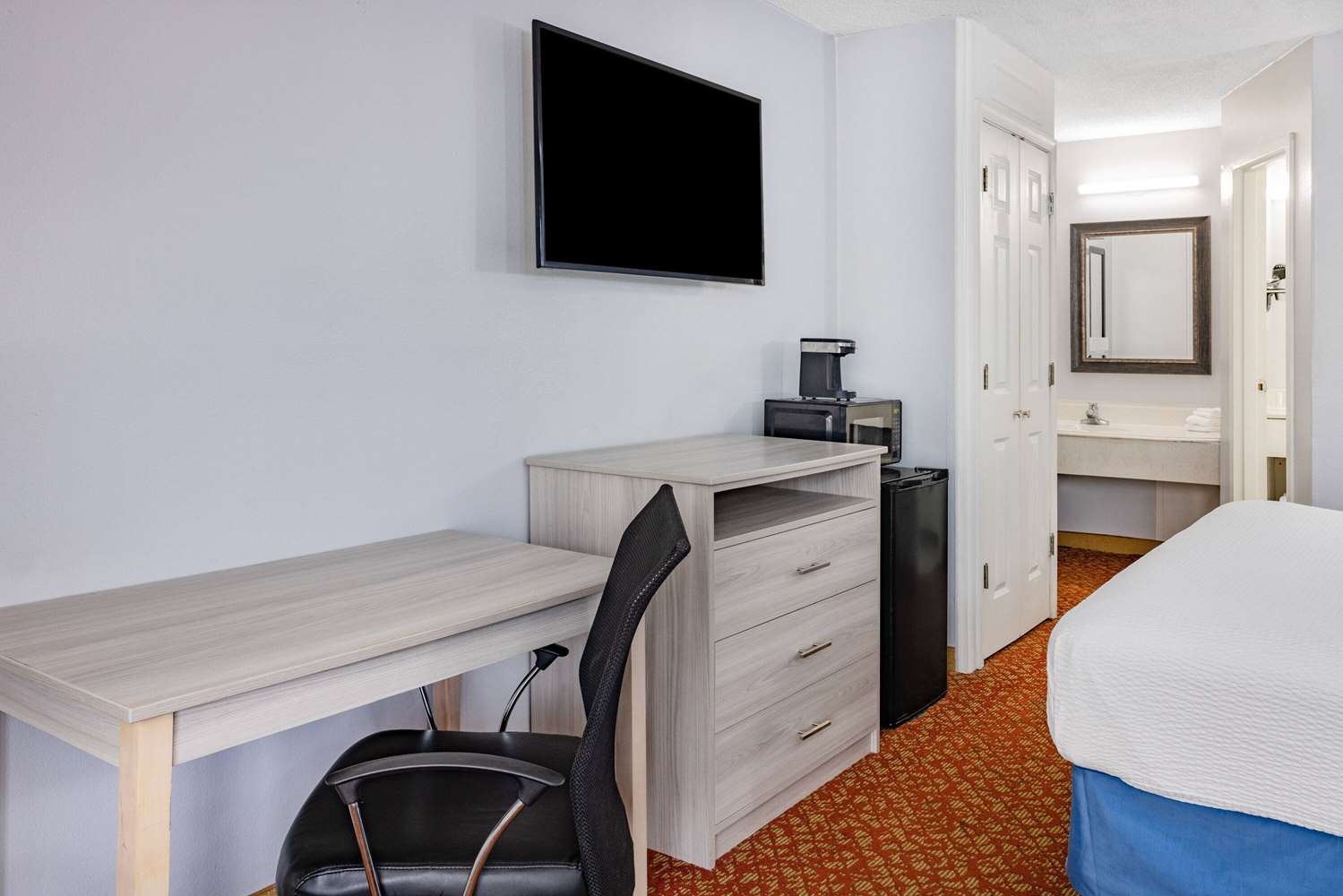Days Inn & Suites by Wyndham Williamsburg Colonial 30/35