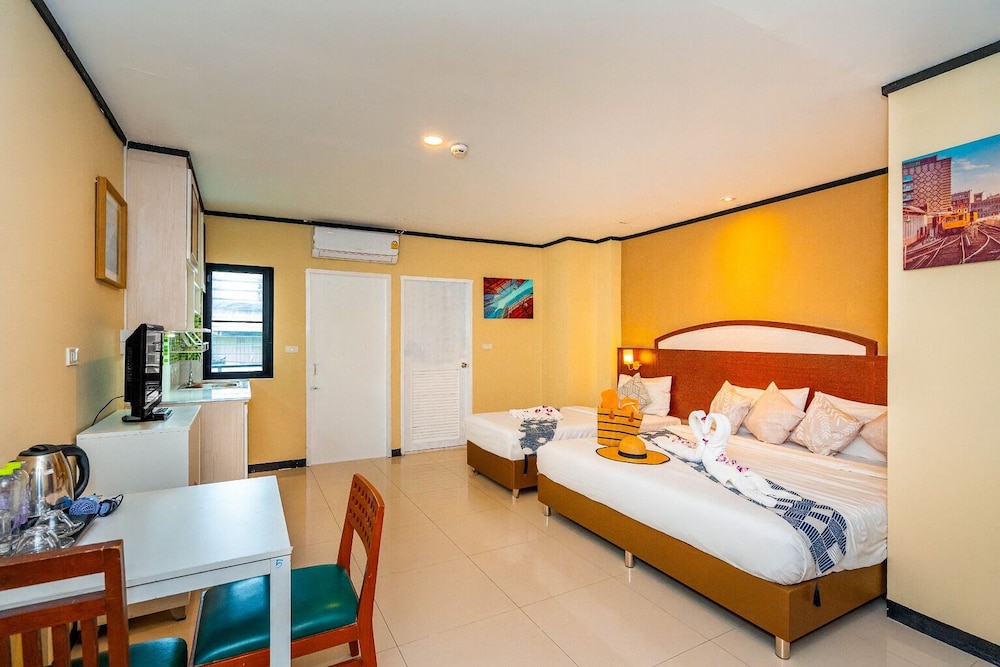 Outdoor Inn Kata Hotel 24/50