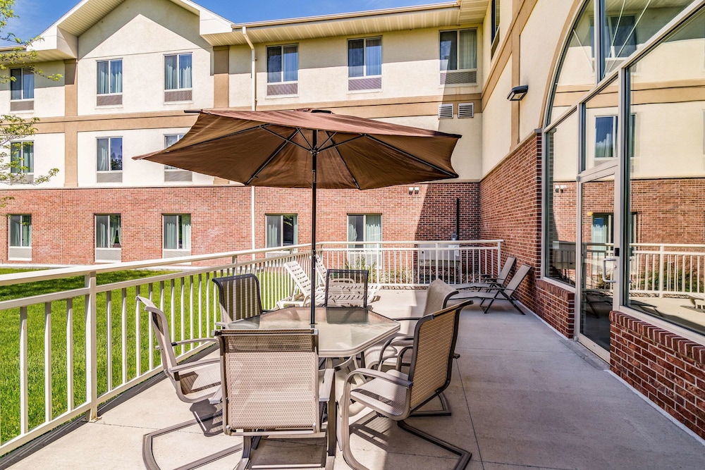 Comfort Inn & Suites Rapid City South - Mt Rushmore Gateway 52/66