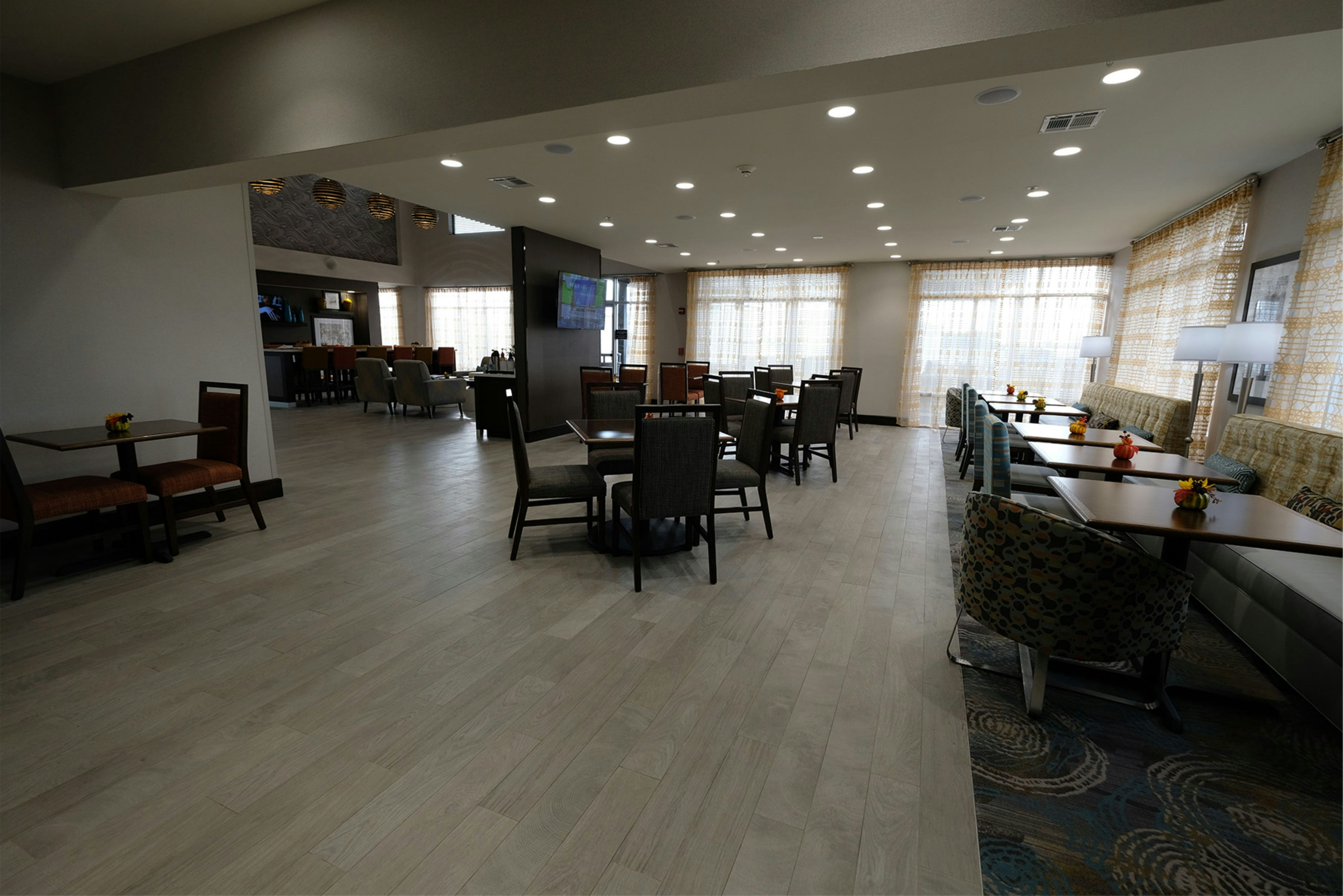 Hampton Inn Searcy 15/17