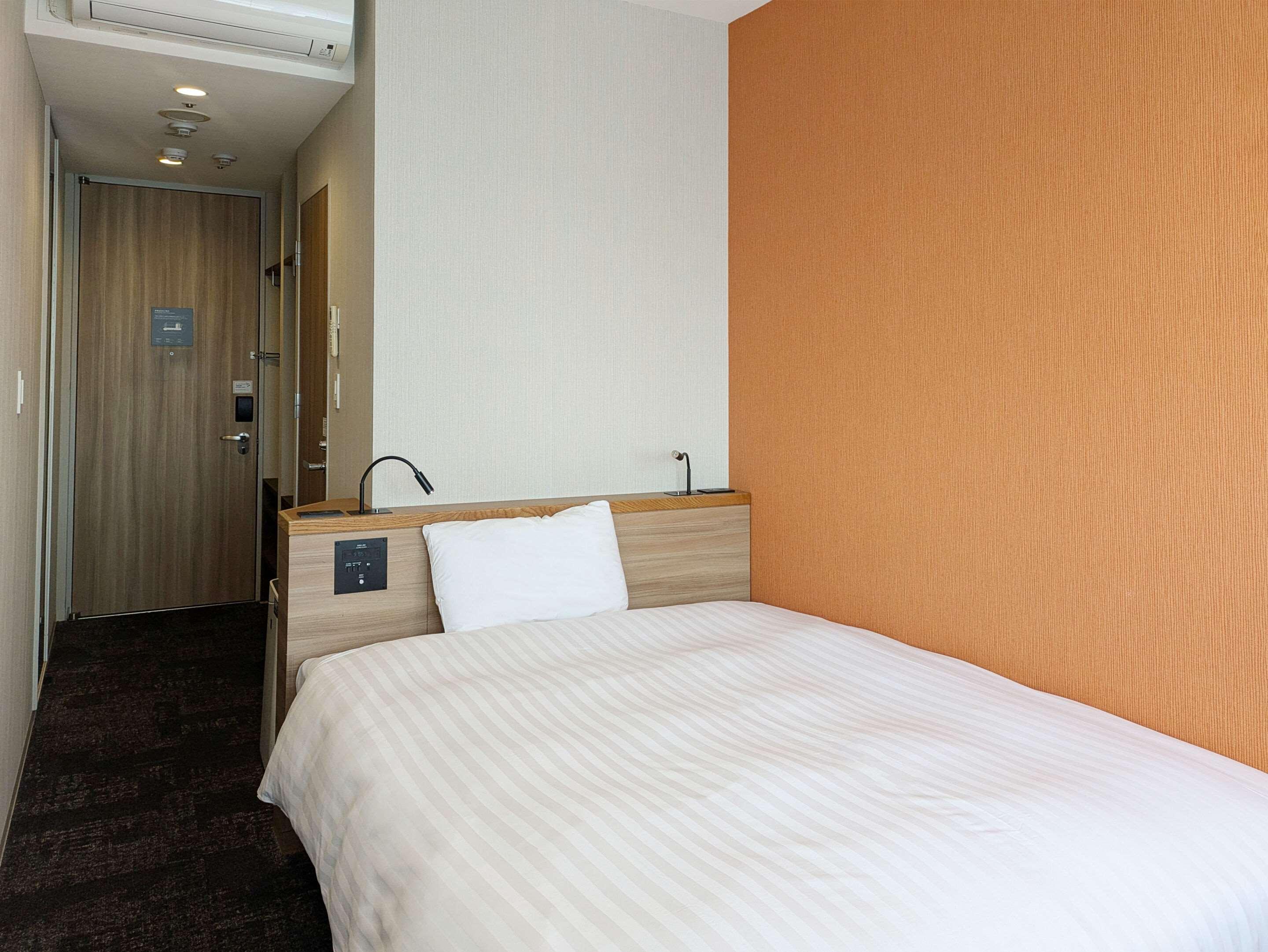 ROOM, DOUBLE BED