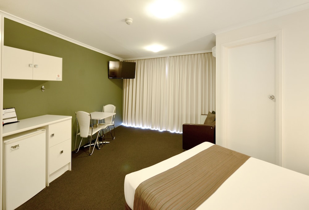Atlantic Tower Motor Inn 24/45