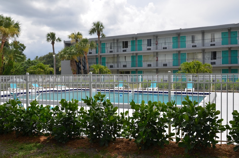 Altamonte Springs Hotel and Suites 2/40