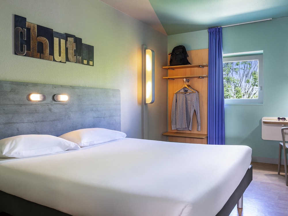 ROOM, DOUBLE BED
