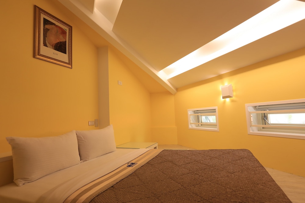 Regale Villa Hotel 27/73
