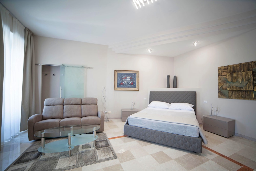 Cadorna House 18/50