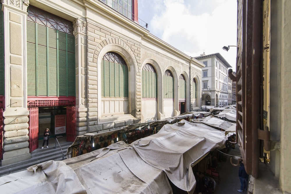 Florence Ariento Romantic Apartment 12/32