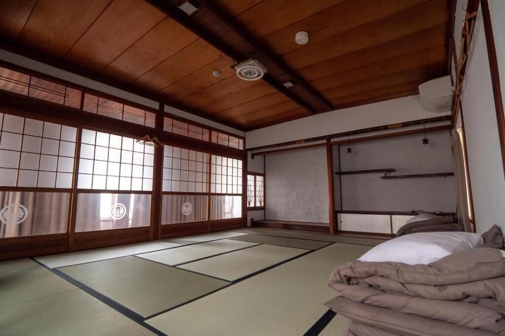 Kamp Houkan Cho Backpacker S Inn Lounge 13/36