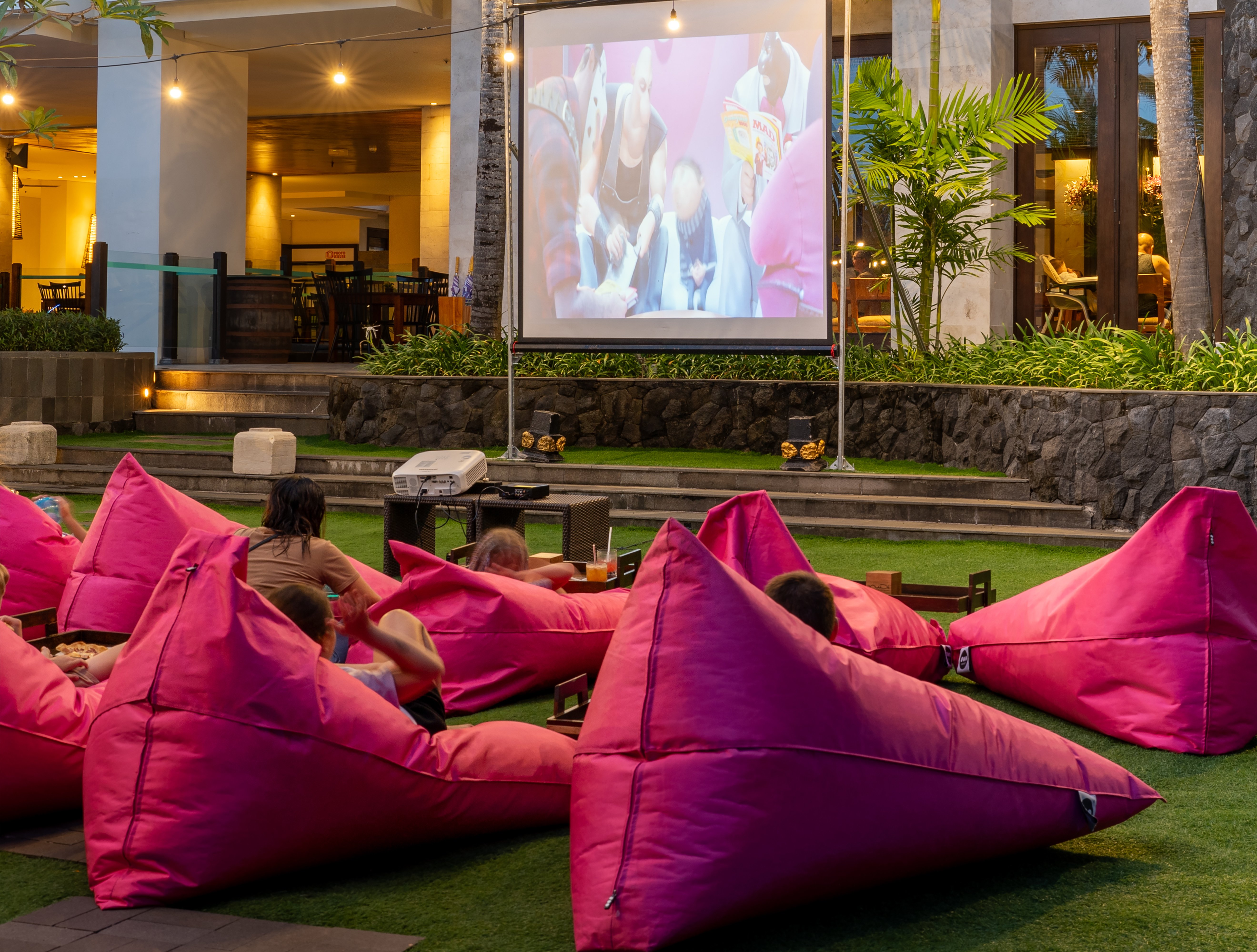 HOLIDAY INN RESORT BALI BENOA 52/79