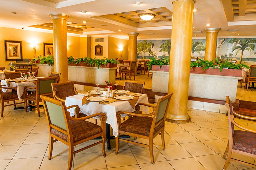 Quinta Real Hotel 54/66