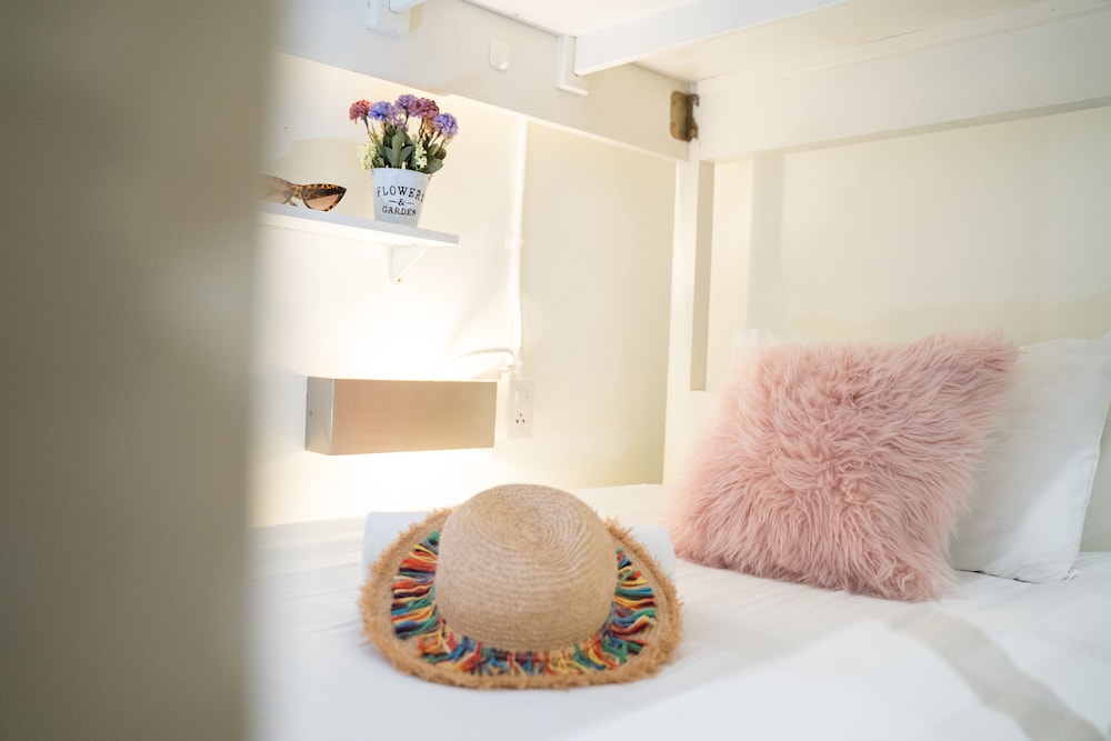 HQ HOSTEL SILOM 26/49