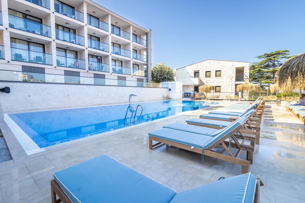 The New Mediteran Hotel Villa Edition in ULCINJ