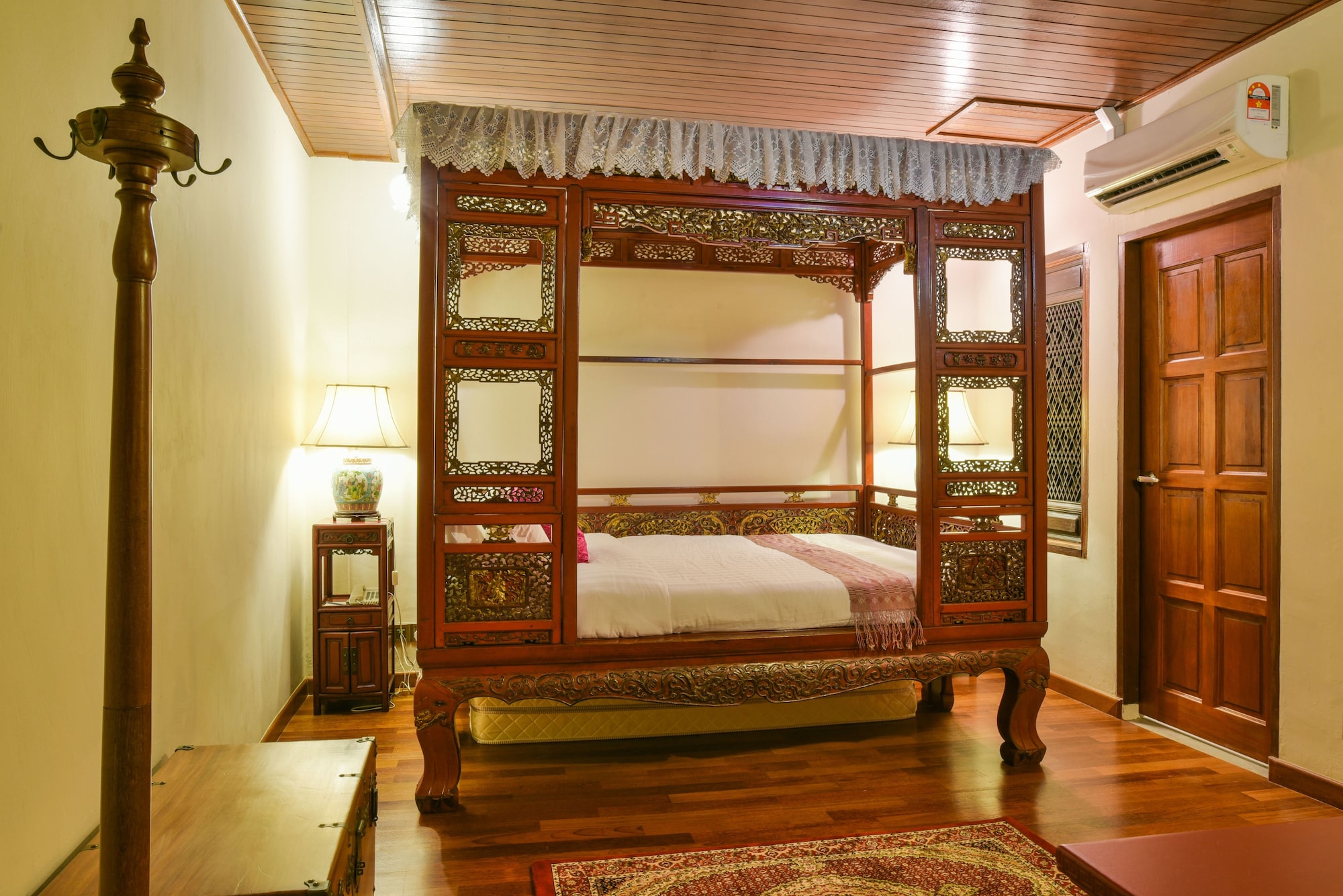 MANDARIN, SUITE, NO WINDOW
