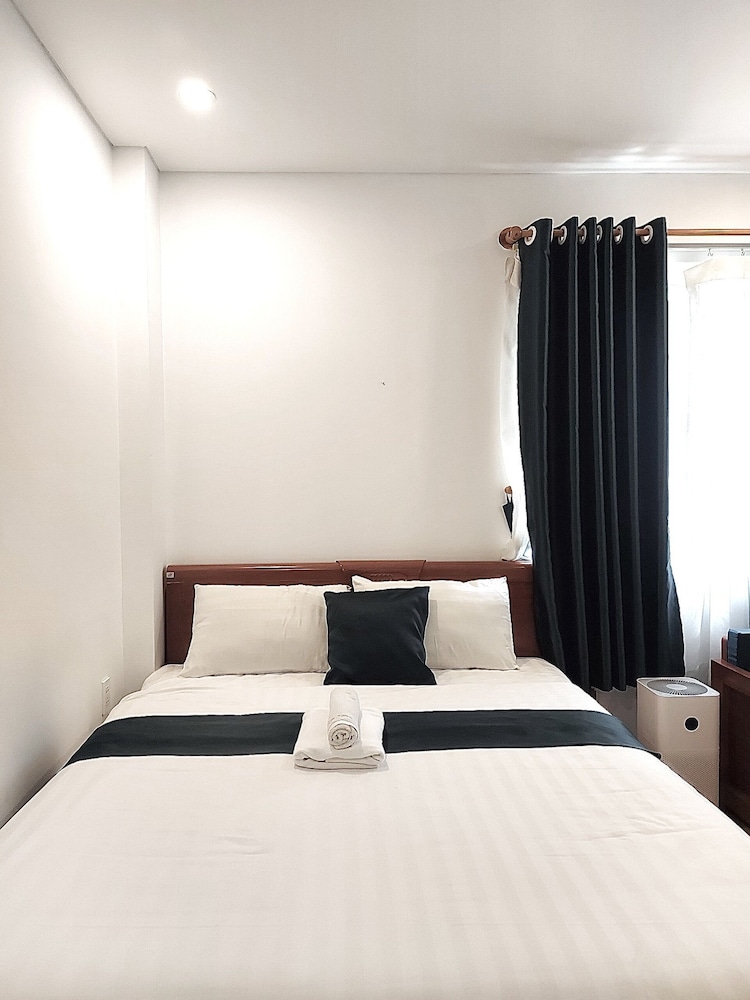 SUPERIOR, QUEEN BED