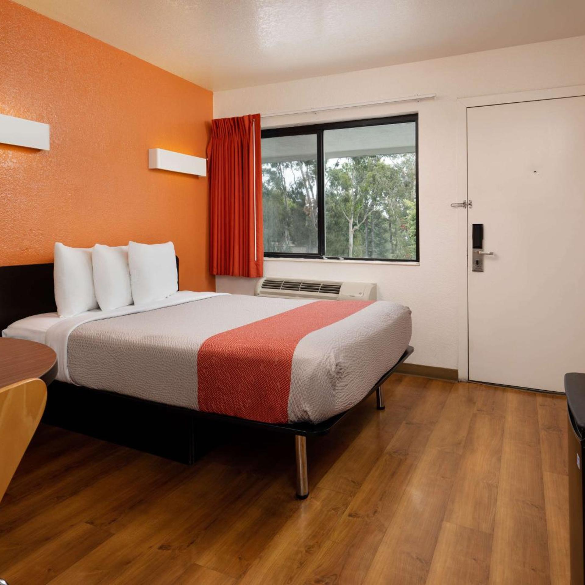 Room, Double Bed, Accessible