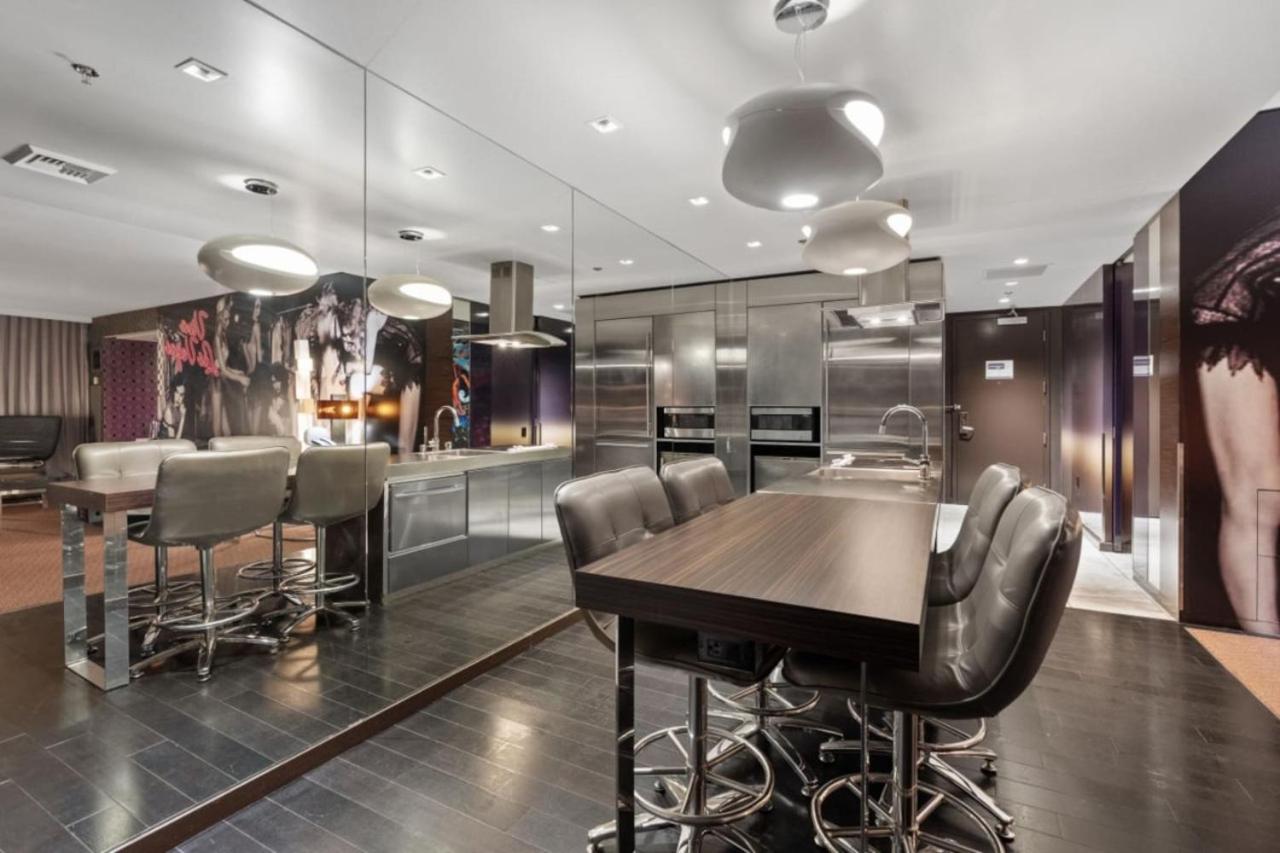 The Celine Riviera Suite at Palms Place 26/42