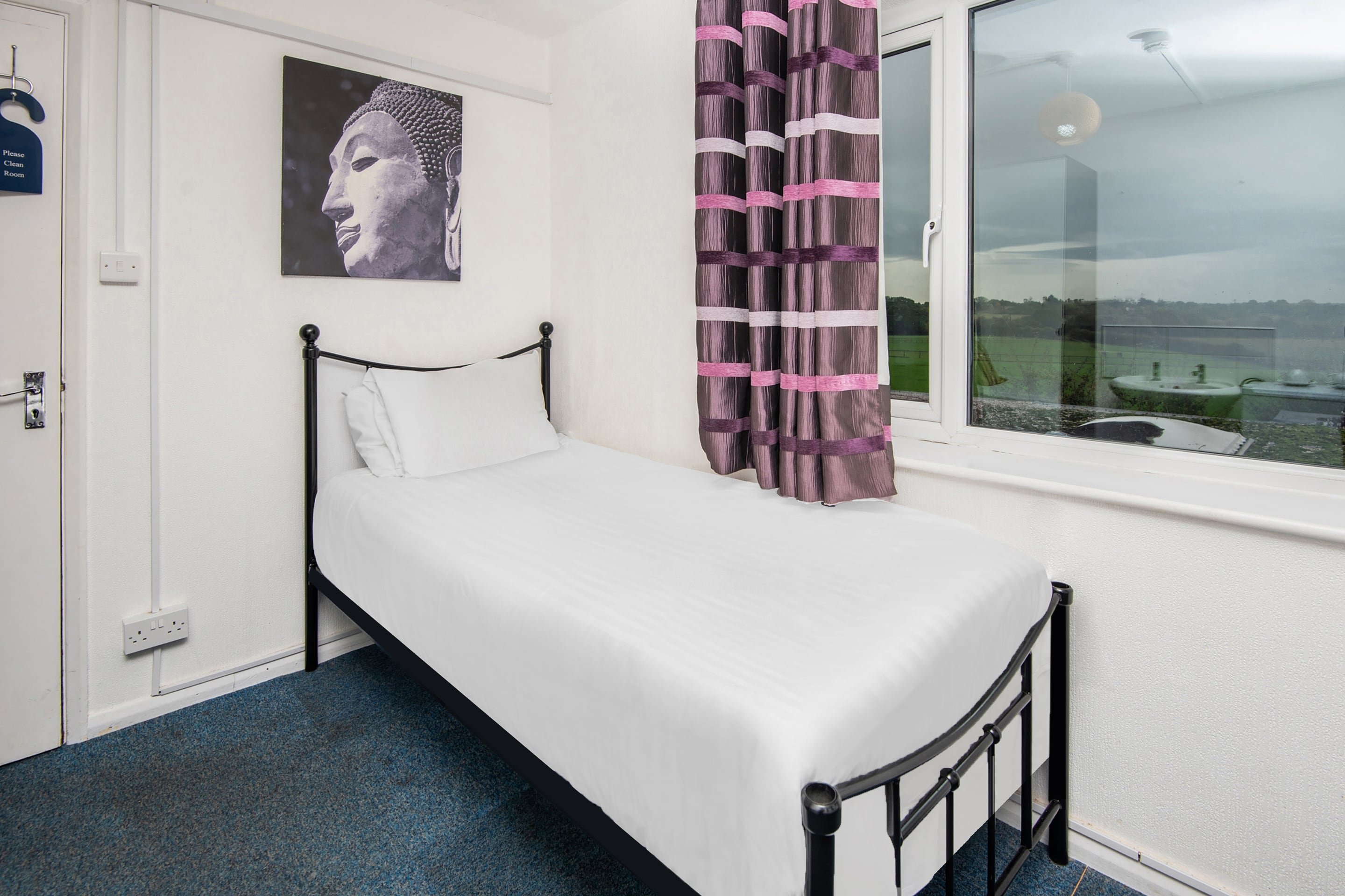 Standard Twin Room - Shared, OYO Chriss Motel 8/10