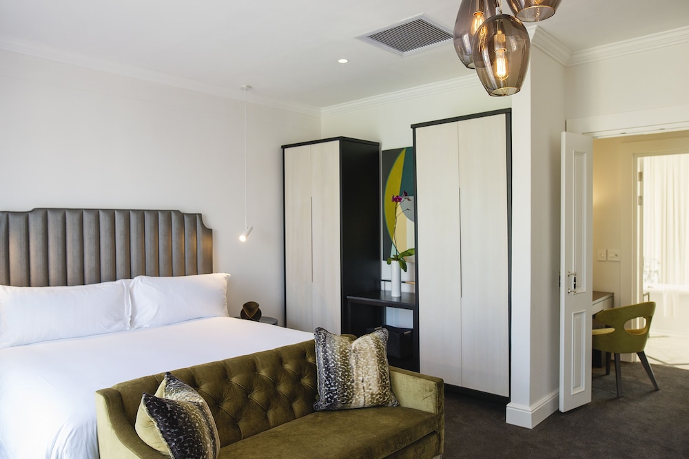 Manor House At The Queen Victoria Hotel 6/46