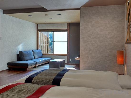 Room, Triple, 3 Beds, River View, Bathtub, Corner