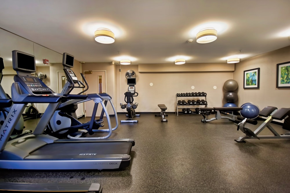 Staybridge Suites Madison-East 31/52