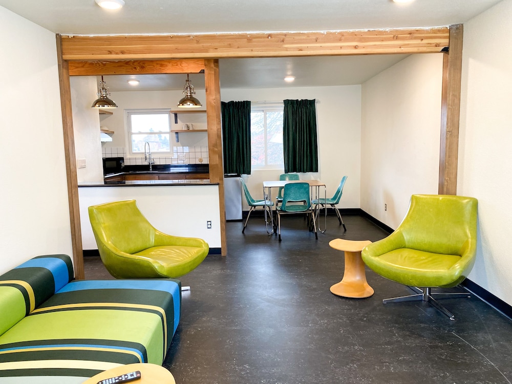 University Inn 50/63