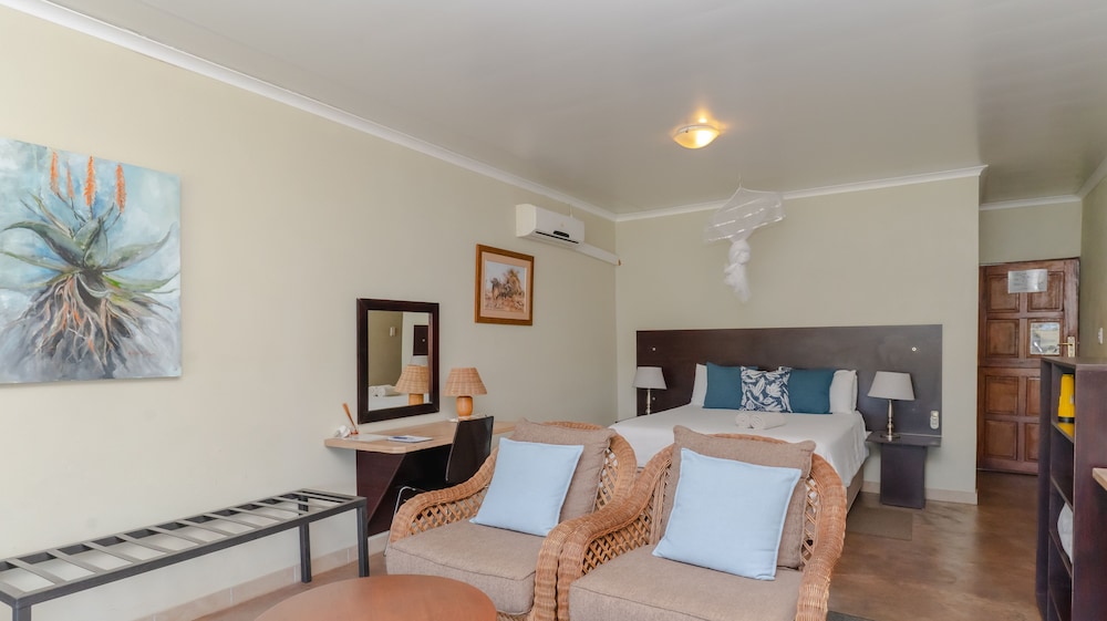 ROOM, RIVER FRONT, PATIO
