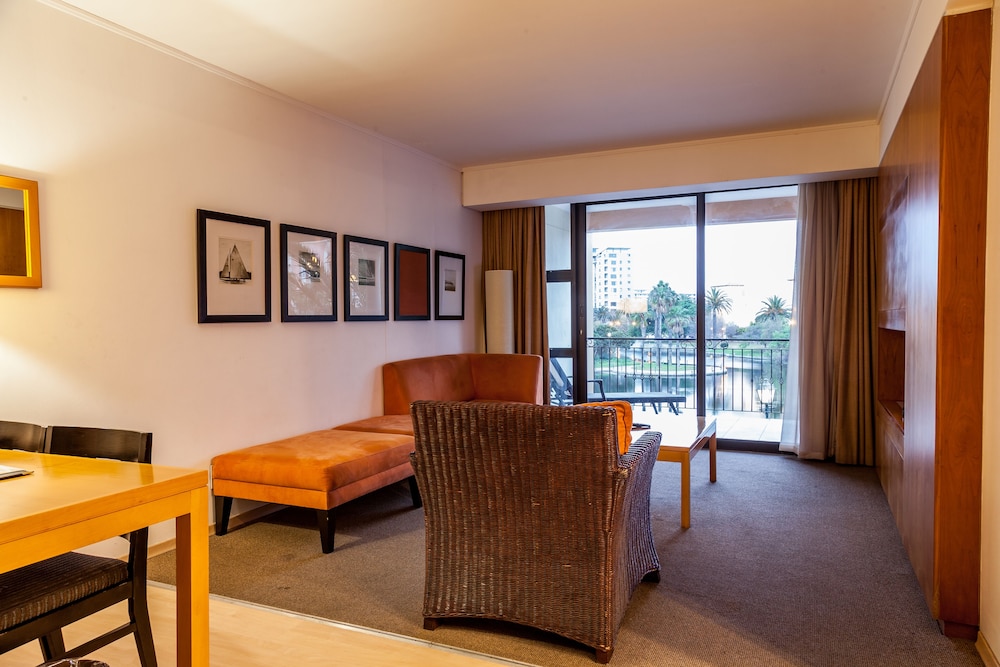 Cape Town City Accommodation the Island Club 39/69