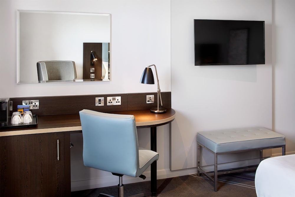 Premier Inn Bristol Cribbs Causeway 51/58