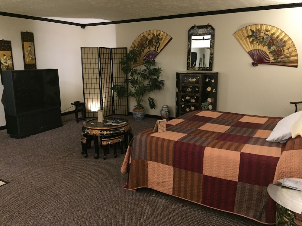 Wildwood Inn Tropical Dome & Theme Suites 28/74