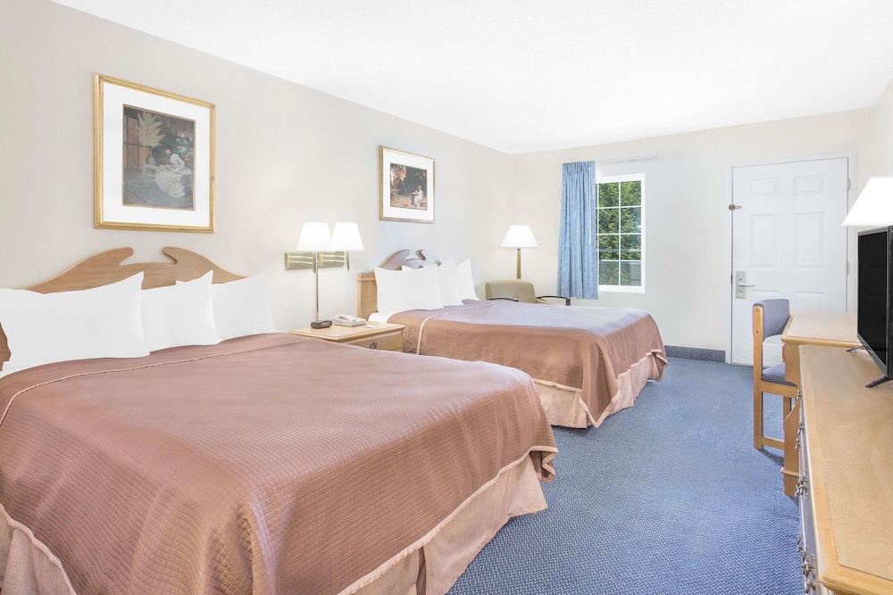 Howard Johnson by Wyndham Staunton 15/34