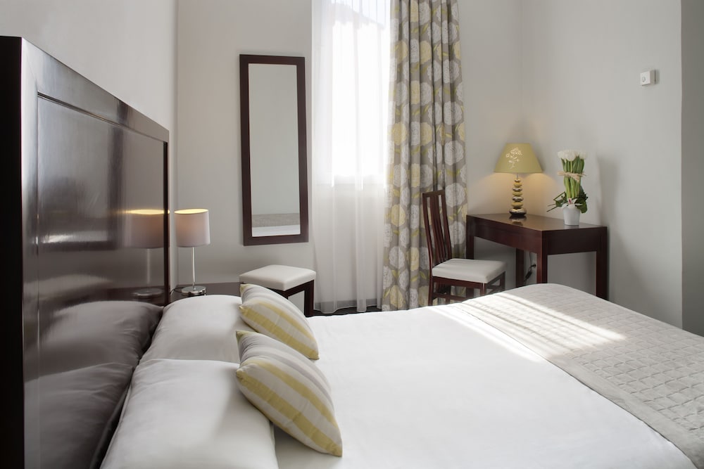ROOM, DOUBLE BED