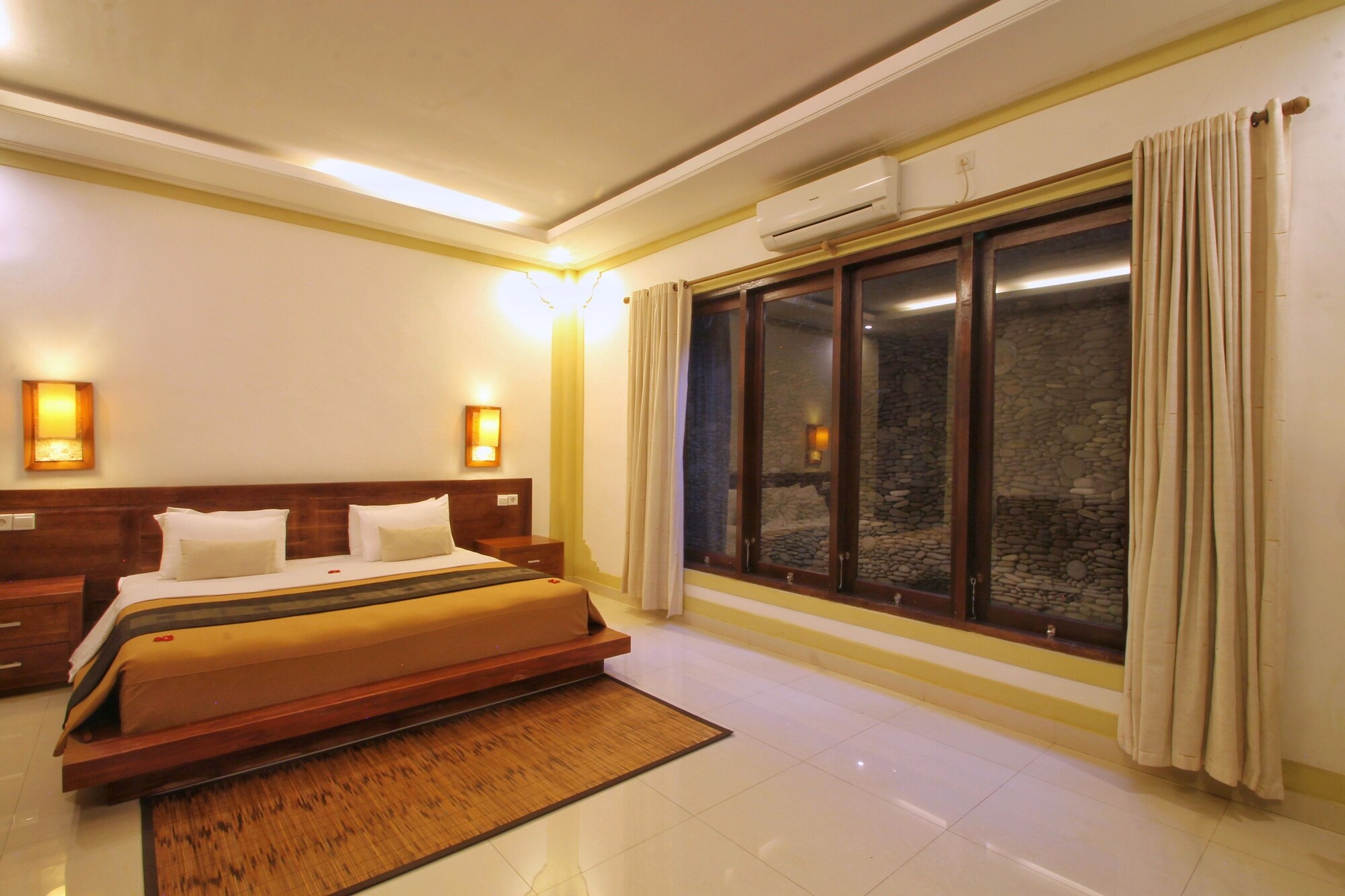 DELUXE, DOUBLE BED