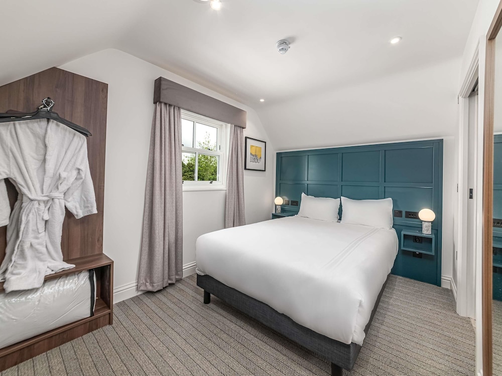 Mercure Salisbury White Hart Hotel 16/71