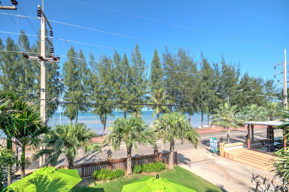 Palm Beach Resort 63/70