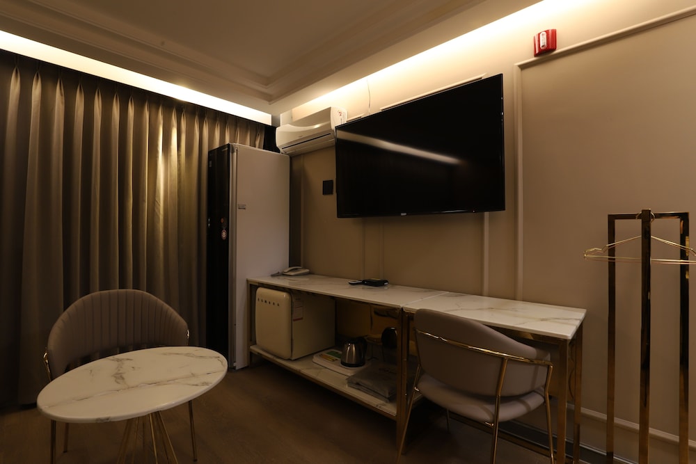 Piano Hotel 52/65