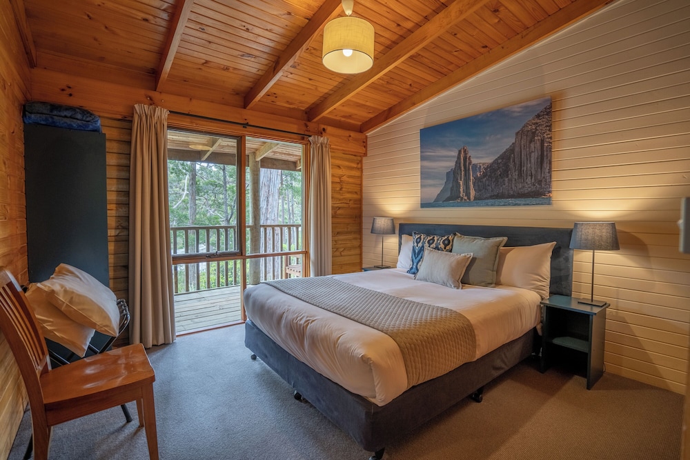 Stewarts Bay Lodge 25/65