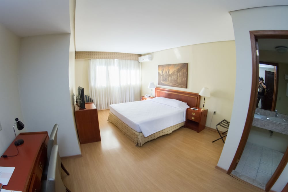 Hotel Embaixador 17/76