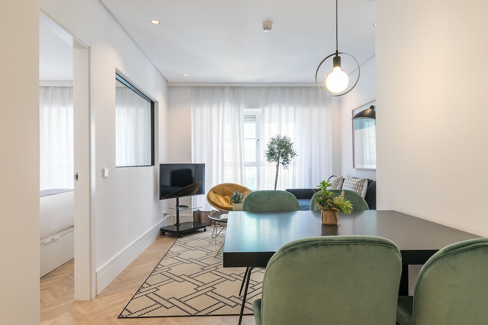 Feelathome Waldorf Suites Apartments 26/40