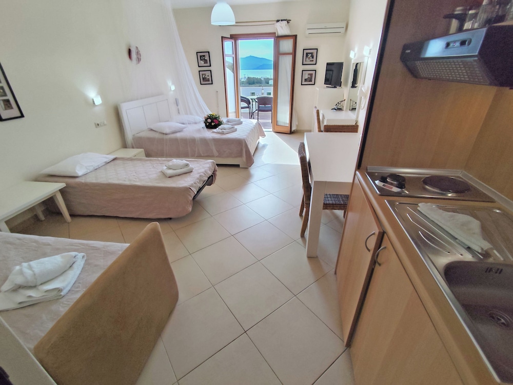 Margaritari Hotel 50/50