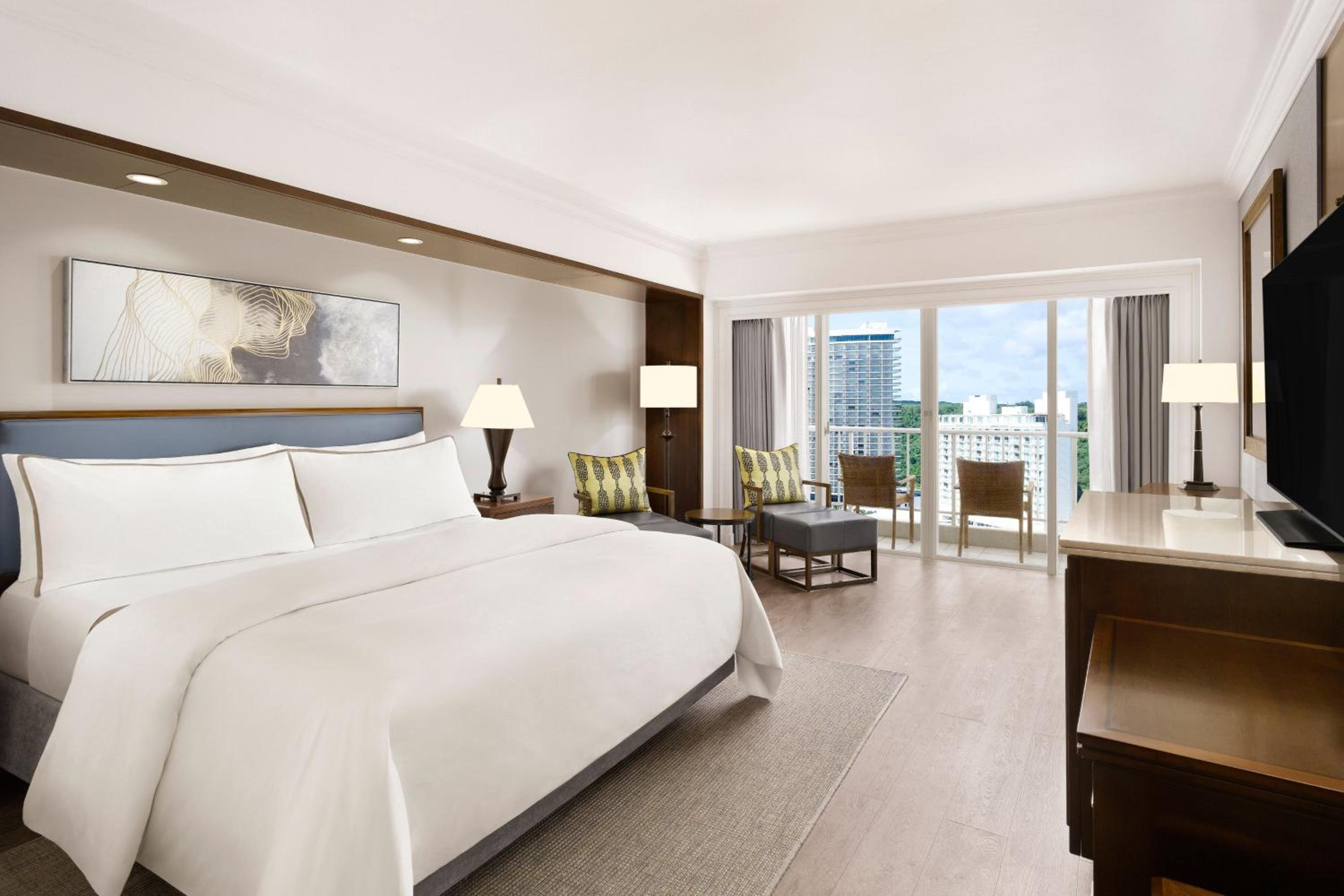 Club, Guest Room, King Bed, Ocean View, Executive Level, Balcony, High Floor