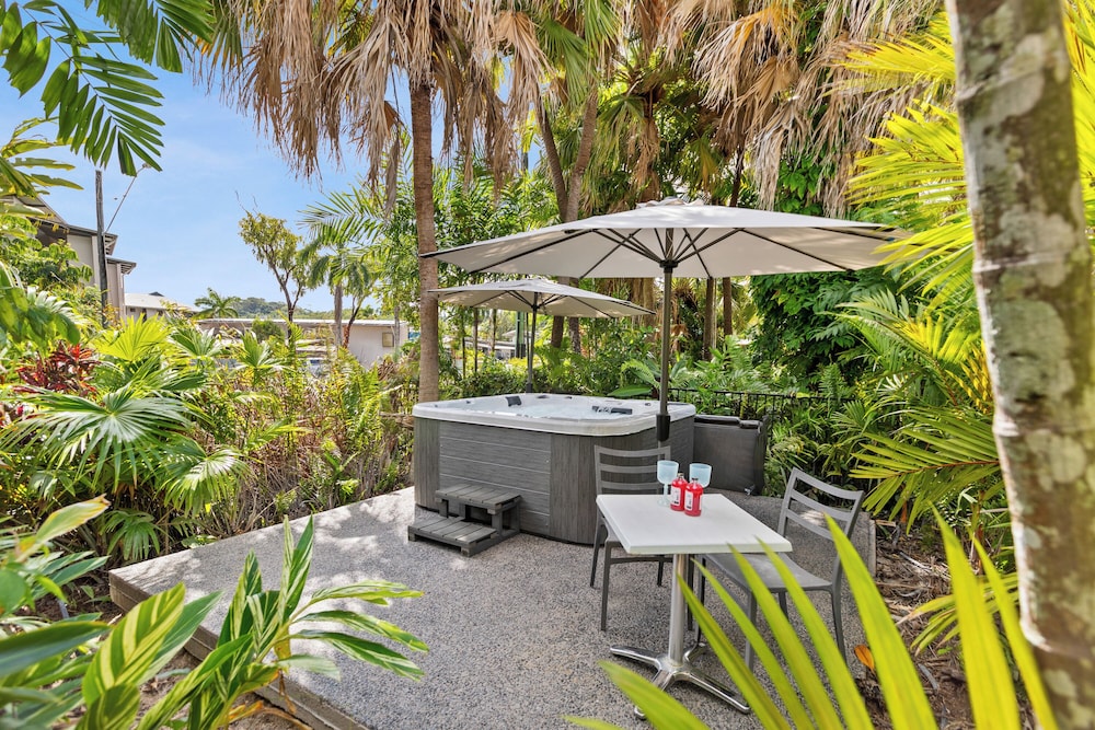 Trinity Beach Club Holiday Apartments 23/27