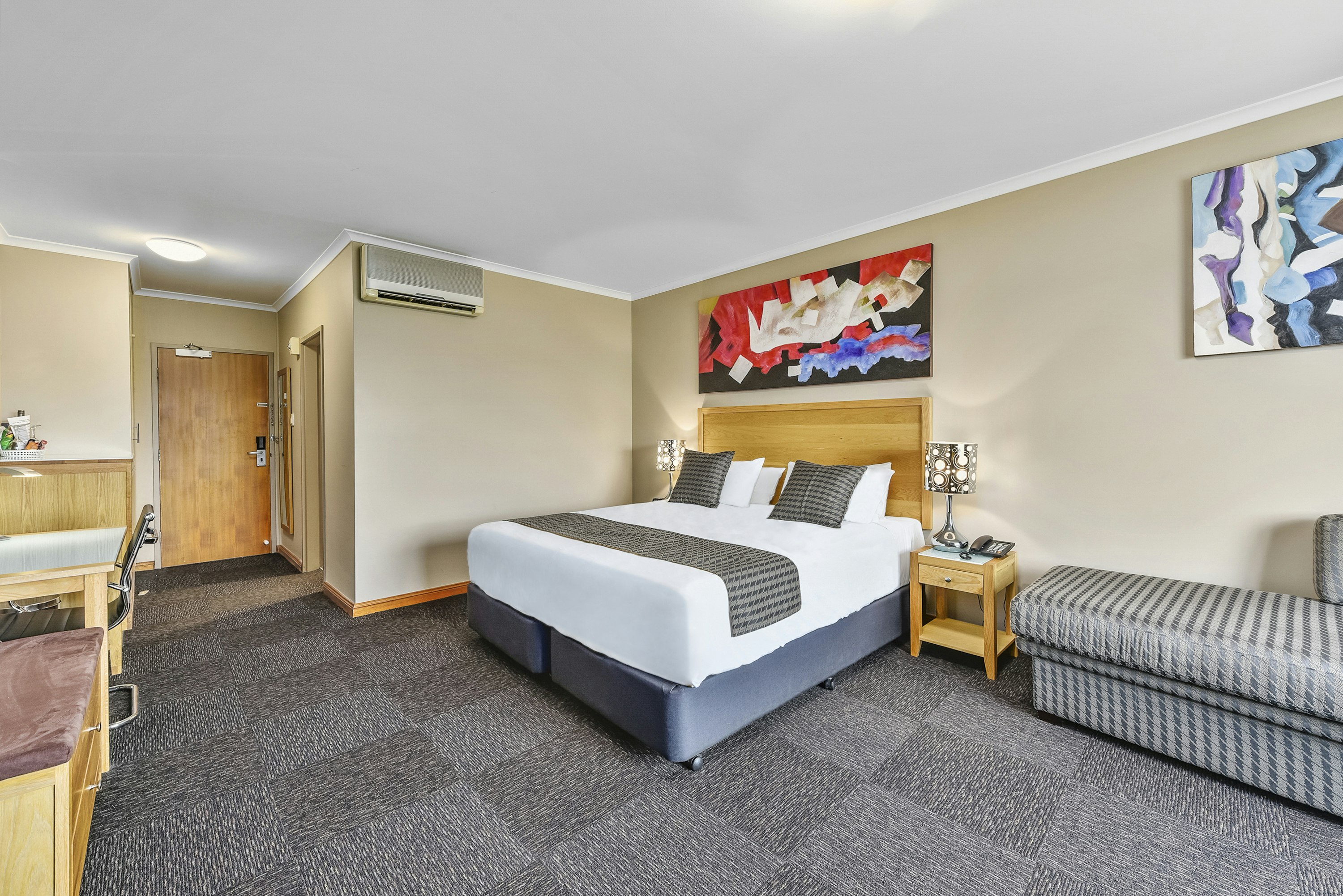 Southgate Motel 8/33