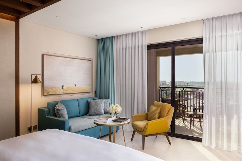 Resort, Deluxe
