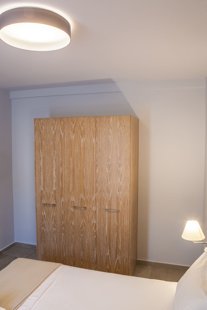Anemos Rooms and Apartments 23/50