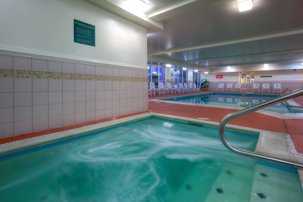 Country Inn & Suites by Radisson, Chester, VA 12/24