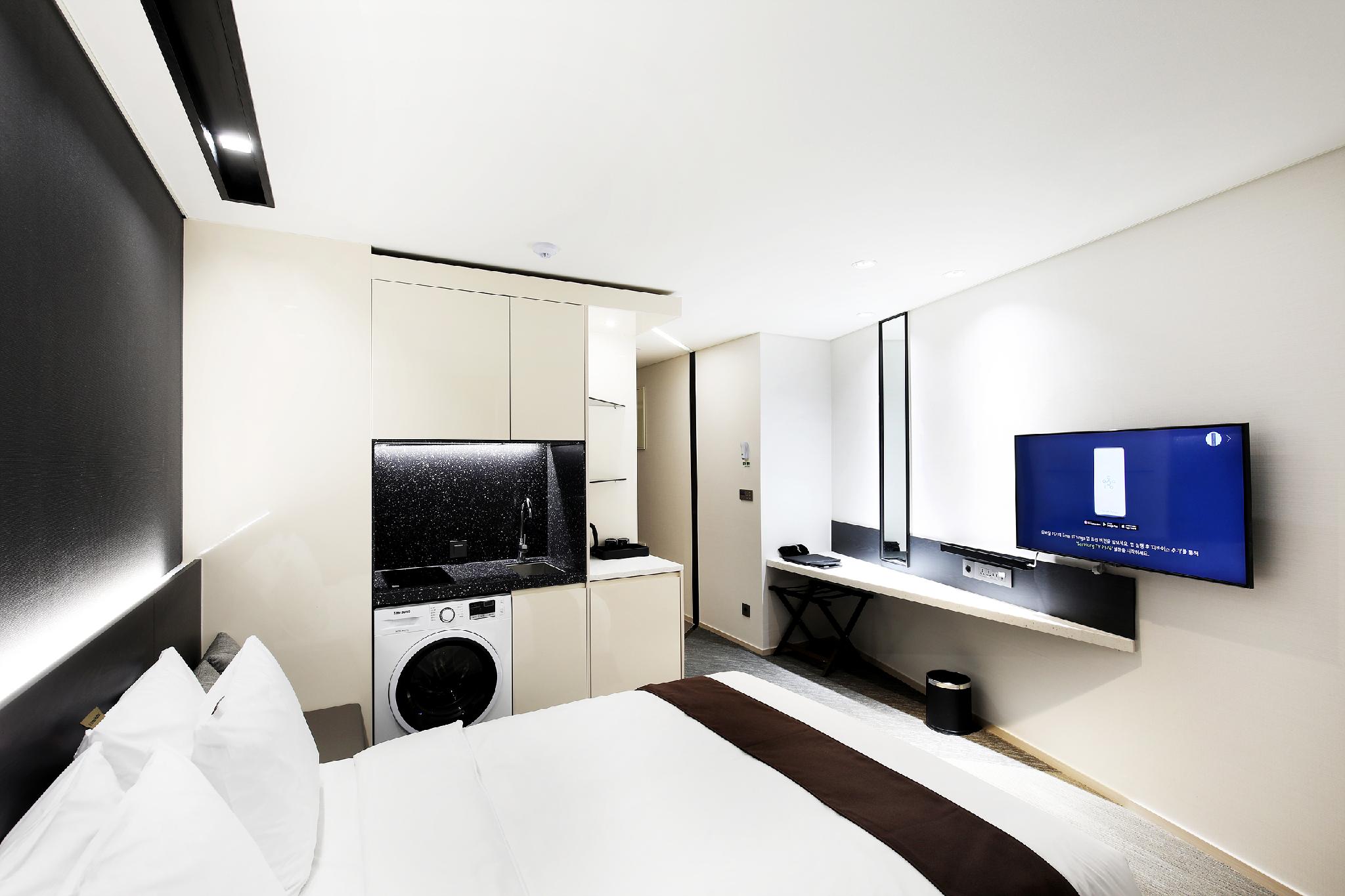 HOLLYWOOD, DOUBLE BED